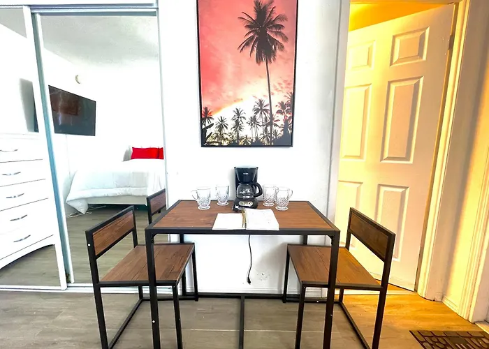 Superior Beach Studio With Pool Access And Free Parking