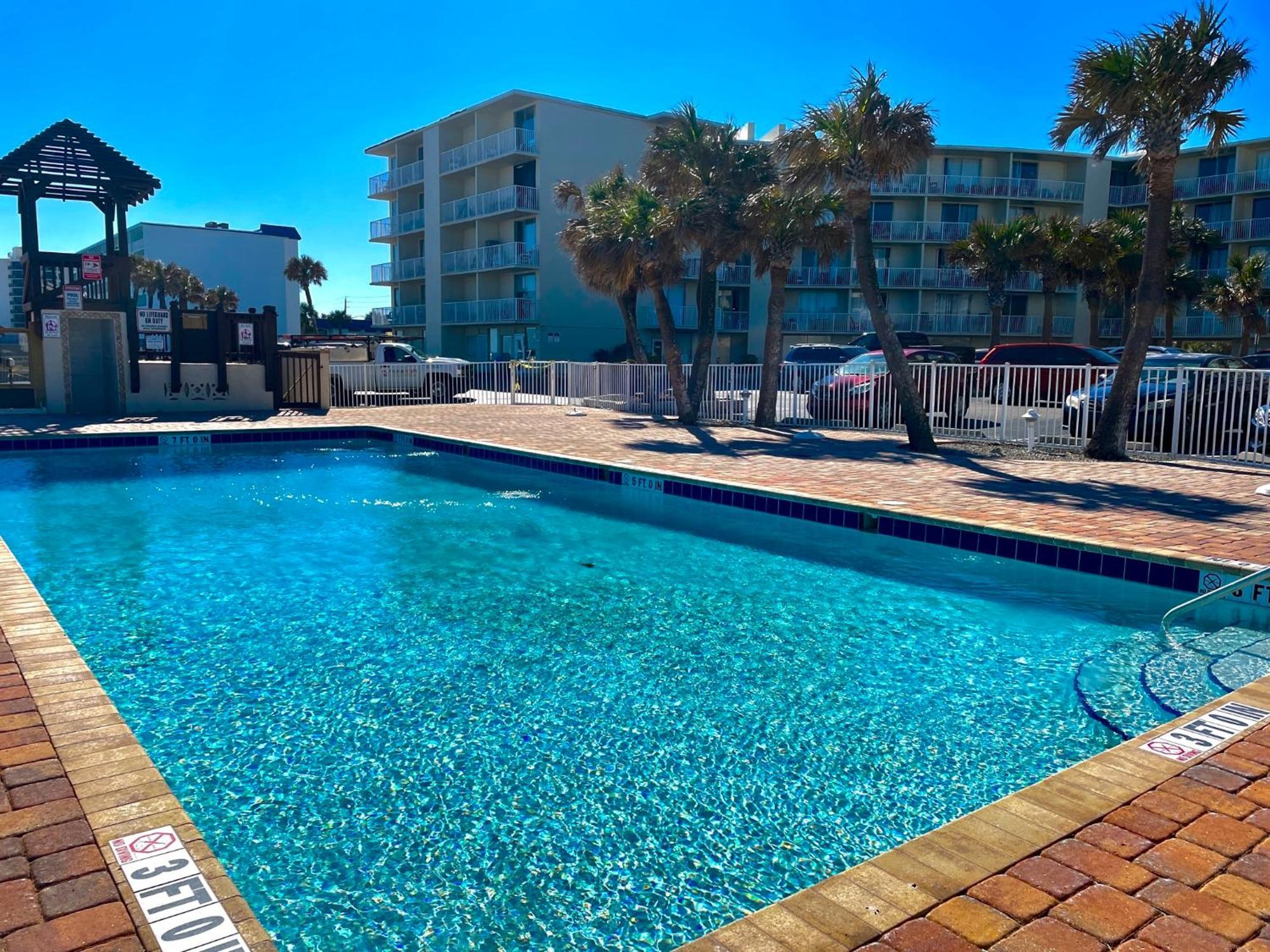 Superior With Pool Access And Free Parking Daytona Beach